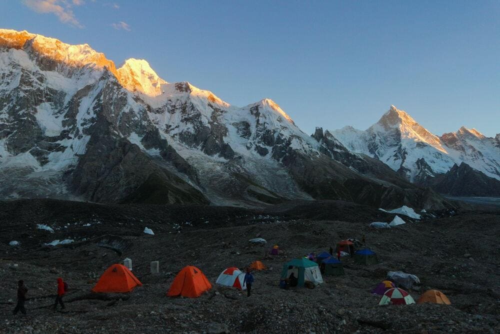 Everest Base Camp trek offers a challenging yet unforgettable journey amid Nepal’s stunning mountain scenery (Source: Internet)